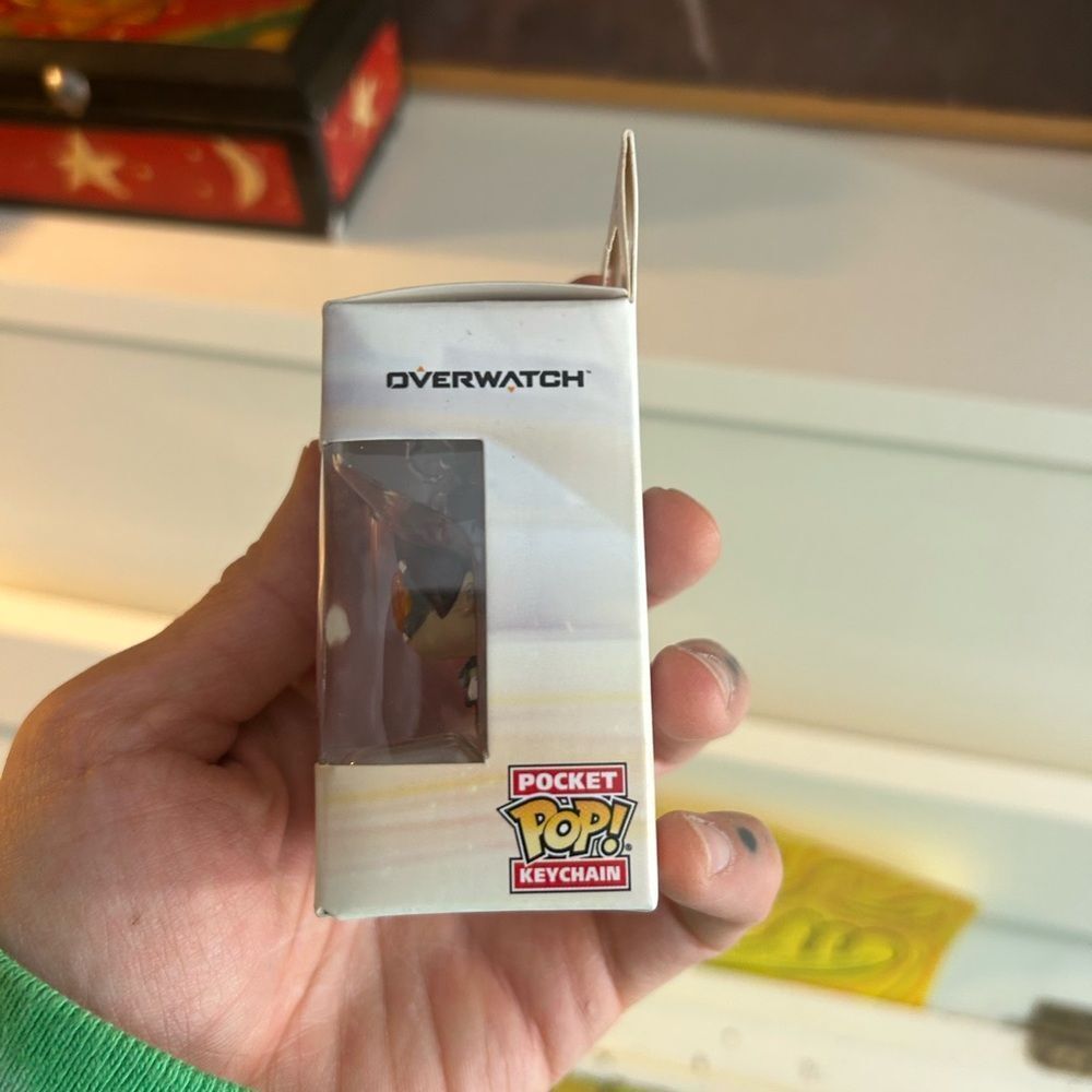 Funko Overwatch Tracer Keychain with Orange and White - Picture 4 of 8